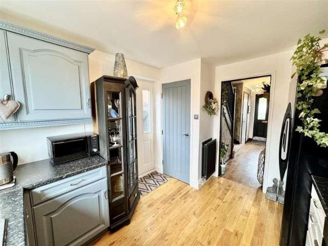 House for sale in Mapplewell, South Yorkshire