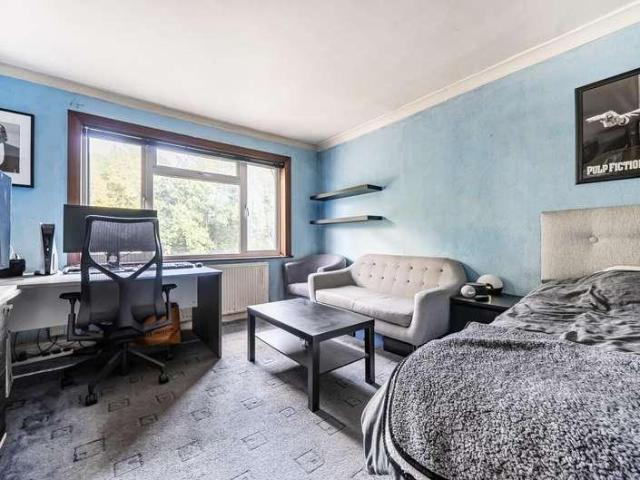 House for sale in Woodside Park, Greater London