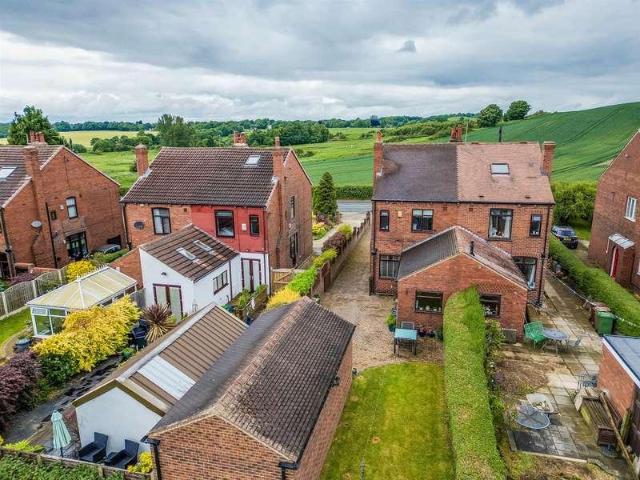 House for sale in Warmfield cum Heath, Heath