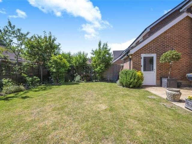 House for sale in Heol-las, Surrey