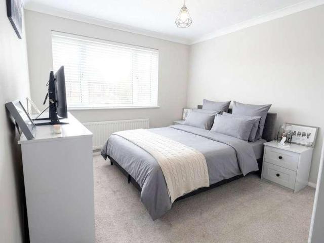 House for sale in Old Dean, Heol-las