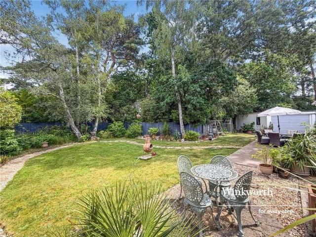 House for sale in Tricketts Cross, Ferndown