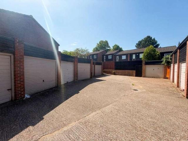 House for sale in London Borough of Croydon, Forestdale