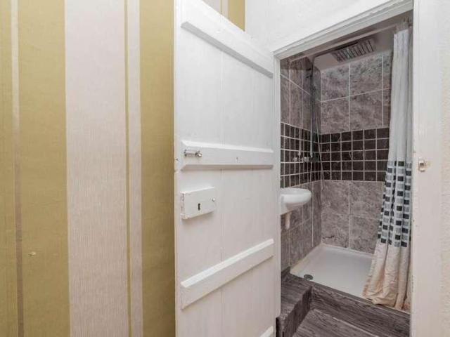 House for sale in Longport, The Bridge