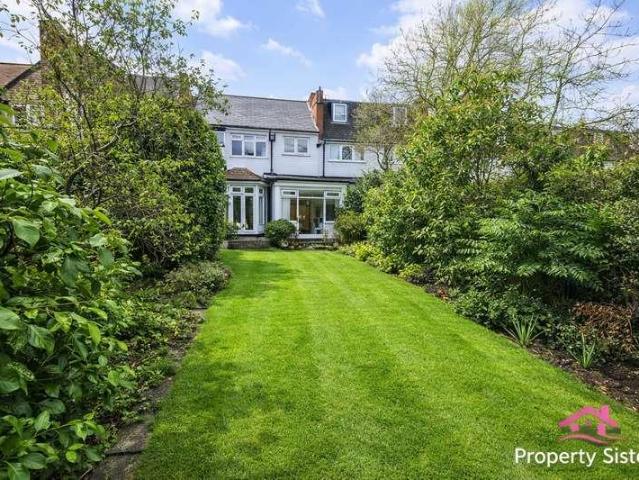 House for sale in Mill Hill, Greater London