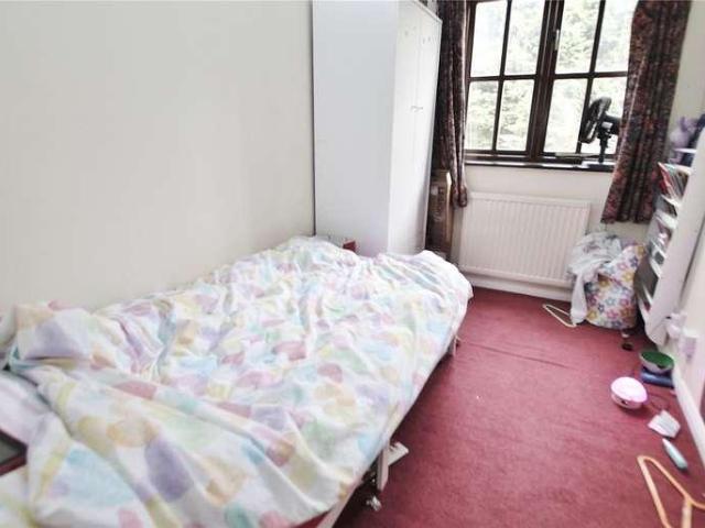 House for sale in West End, Heol-las