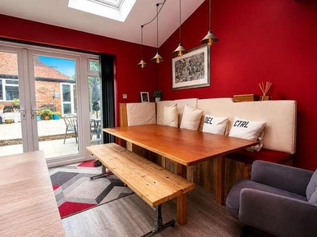 House for sale in Bennetts End, Pouchen End