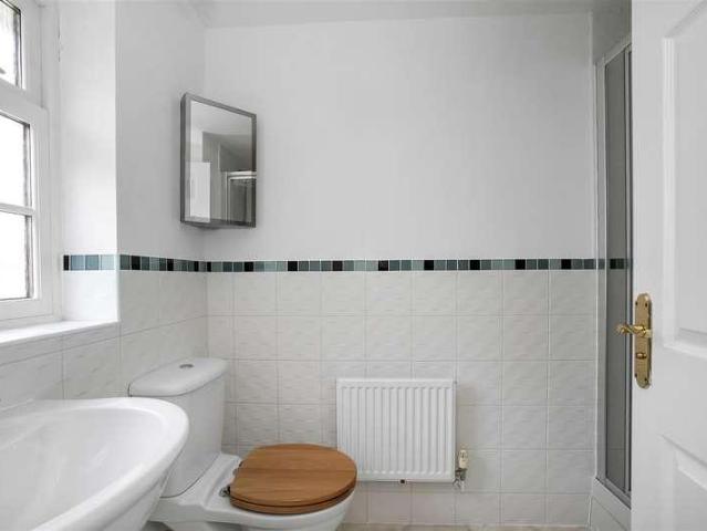 House for sale in Netherne-on-the-Hill, Red Hill