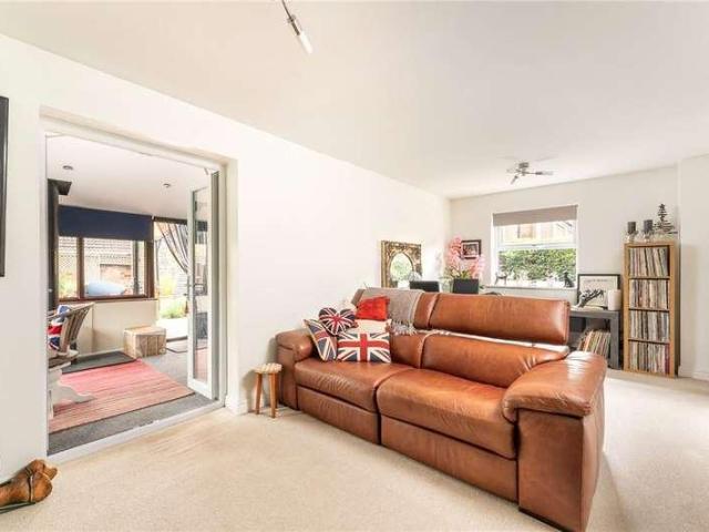 House for sale in Churwell, West Yorkshire
