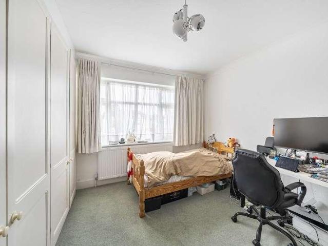 House for sale in Broadfields, Greater London