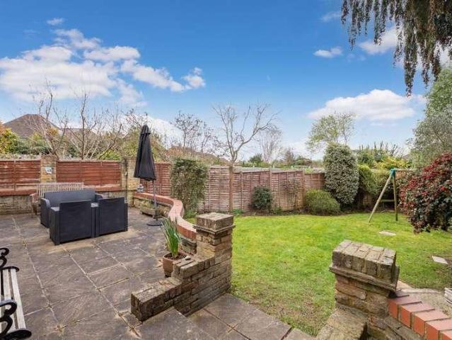 House for sale in Farnham Common, Buckinghamshire