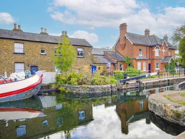 House for sale in Enfield Island Village, Greater London