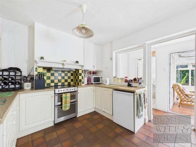 House for sale in Ewhurst Green, Heathlands