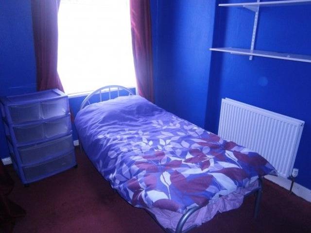 Room for rent in Slack Side, West Yorkshire