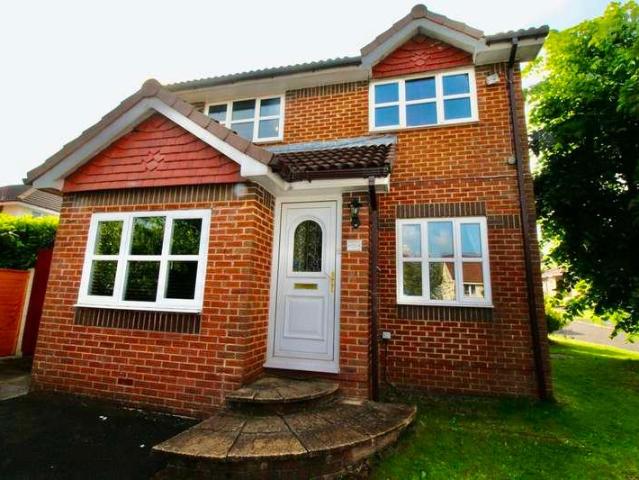 House for rent in Lower Place, Burnedge