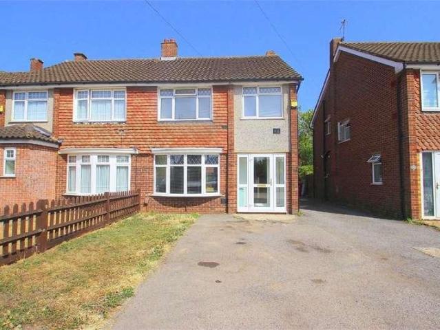 House for rent in Colnbrook with Poyle, Slough