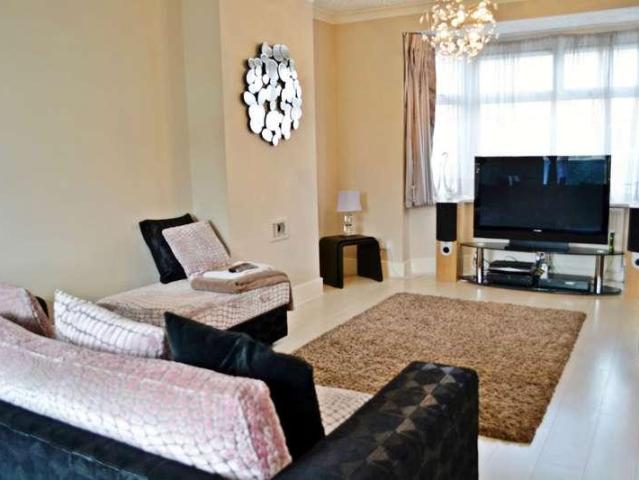 House for rent in Newbury Park, Greater London