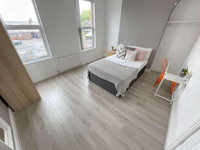 Apartment for rent in Kensington, Calderstones