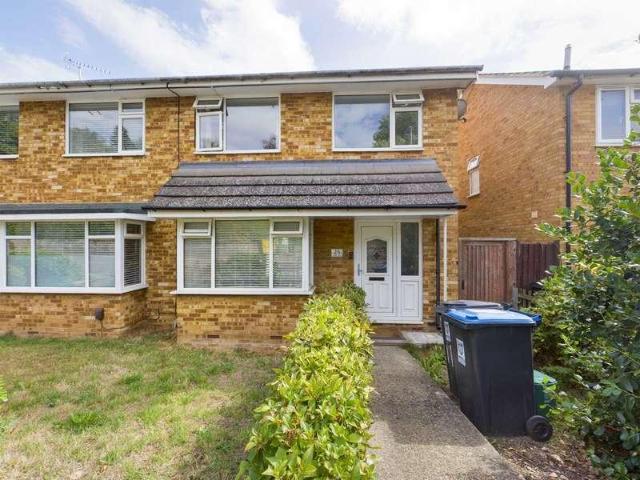 House for rent in Counters End, Pouchen End