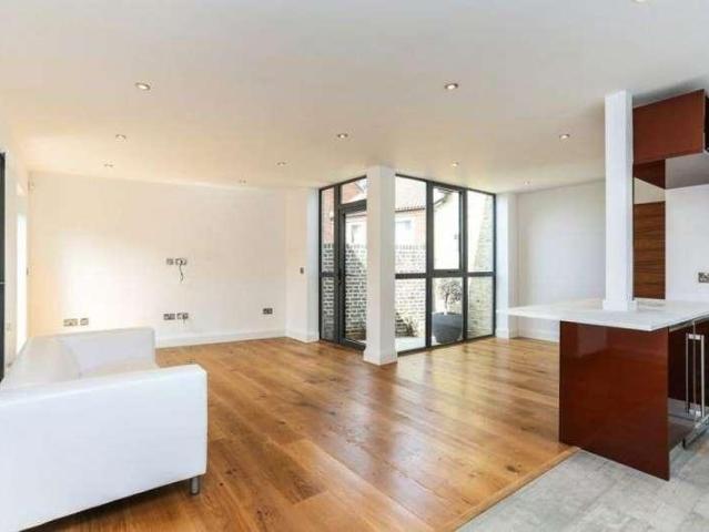 House for rent in Callis Yard, Greater London