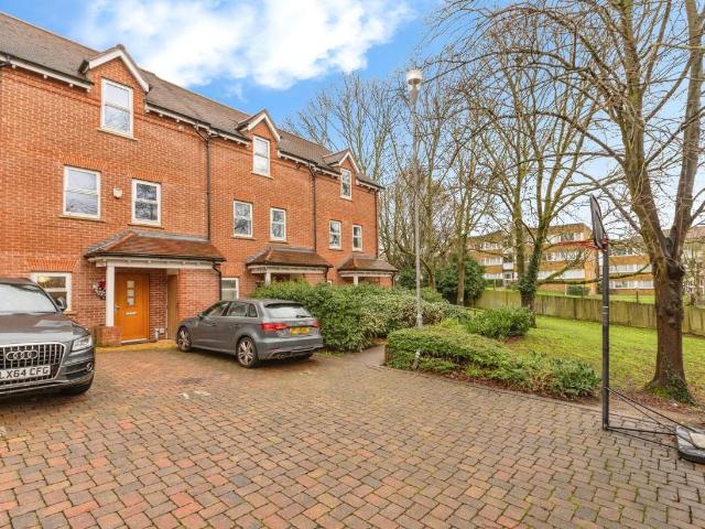 House for rent in West Finchley, Greater London