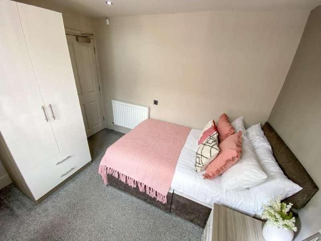 Apartment for rent in Elm Park, Calderstones