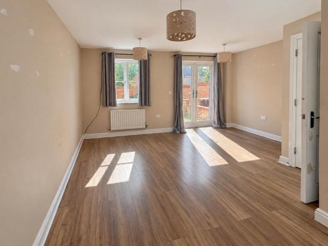 Townhouse for rent in Little Stanion
