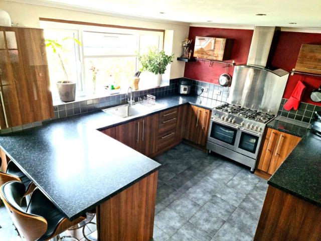 Apartment for rent in Loxford, Seven Kings