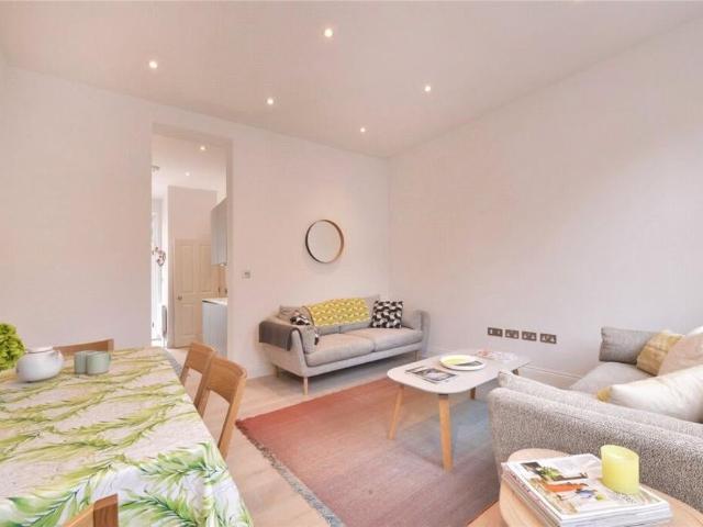 Apartment for rent in Highbury, Greater London