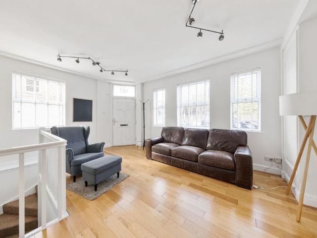 Apartment for rent in Highbury, Greater London