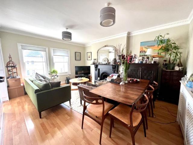 Apartment for rent in West Kensington, Greater London