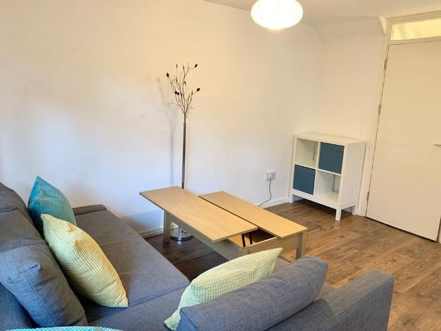 Apartment for rent in Bromley-by-Bow, Bow