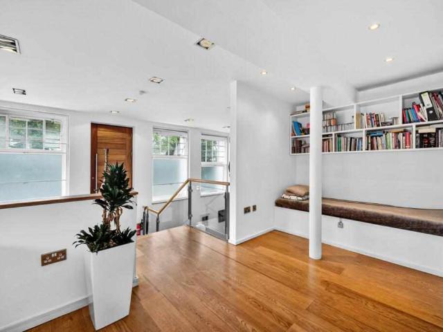 Maisonette for sale in E14, London