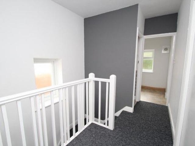 Room for rent in Hyde Park, West Yorkshire