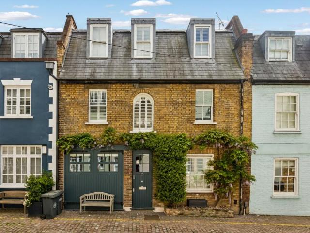 Townhouse for rent in Kensington, Notting Hill