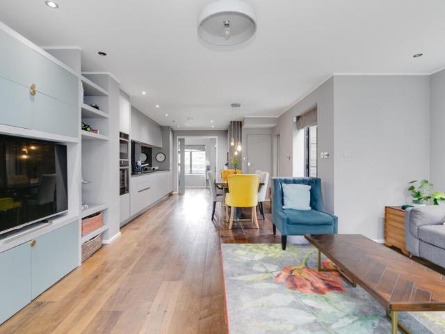 Terraced House for rent in Bermondsey, Rotherhithe