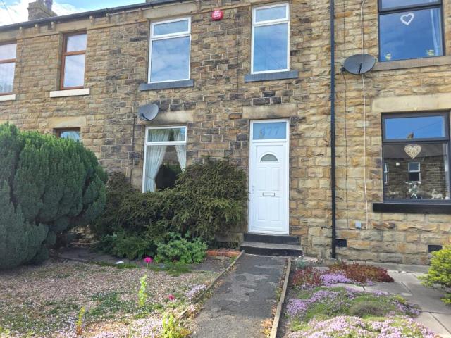 Terraced House for rent in Briestfield, Hanging Heaton