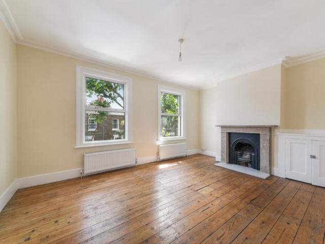 Terraced House for rent in Camberwell, Bellenden