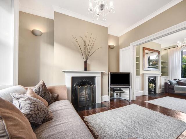 Terraced House for rent in Greenwich, Greenwich Town Centre