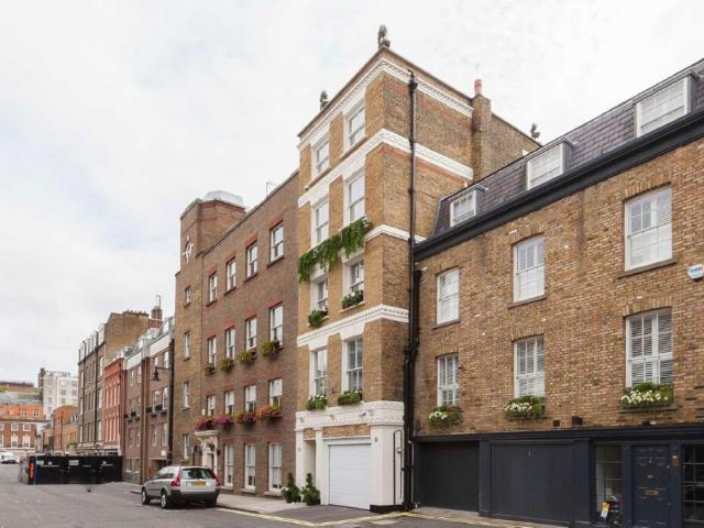Terraced House for rent in Westminster, Mayfair Terraced House for rent in Westminster, Mayfair