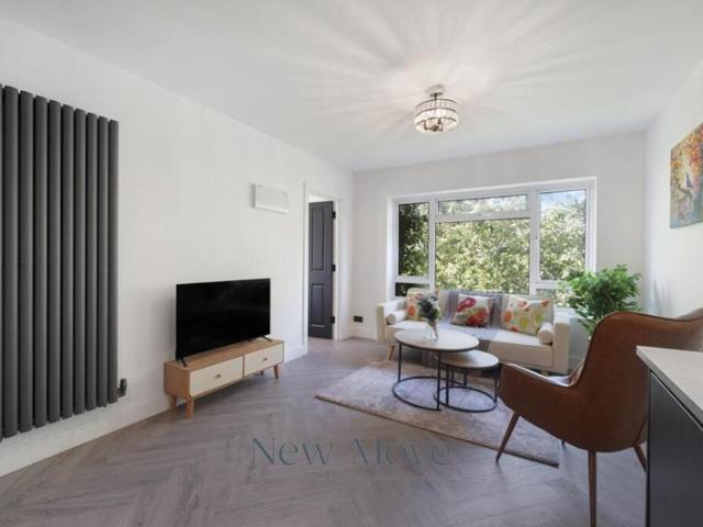 Apartment for rent in The Hale, Greater London