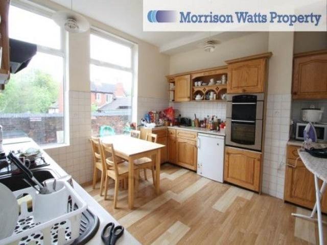 Room for rent in Hyde Park, West Yorkshire