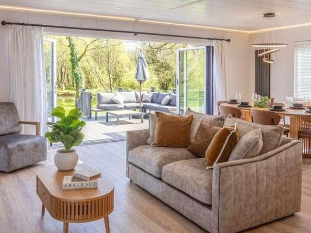 Property for sale in Cwm-y-glo, Wales
