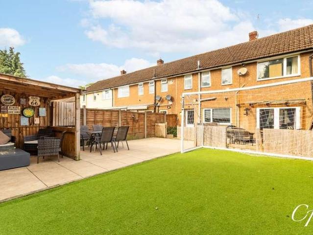 Property for sale in Kingsditch, Cheltenham