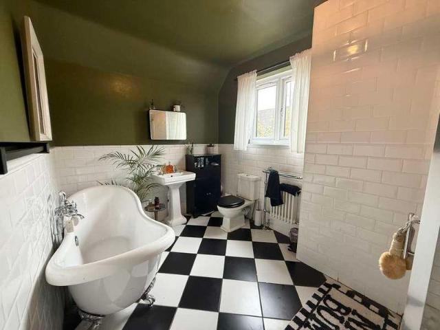Property for sale in Lower Ascott, Buckinghamshire