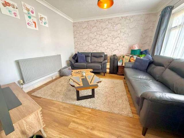 Property for sale in Lewsey Farm, Luton