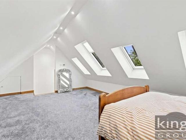 Property for sale in Threshers Bush, Epping