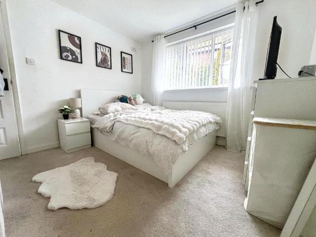 Property for sale in Newbottle, Sunniside