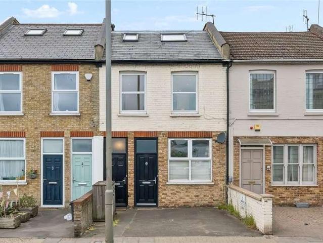 Flat for sale in Southfields, Greater London