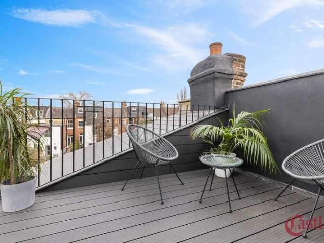 Property for sale in Stroud Green, Greater London